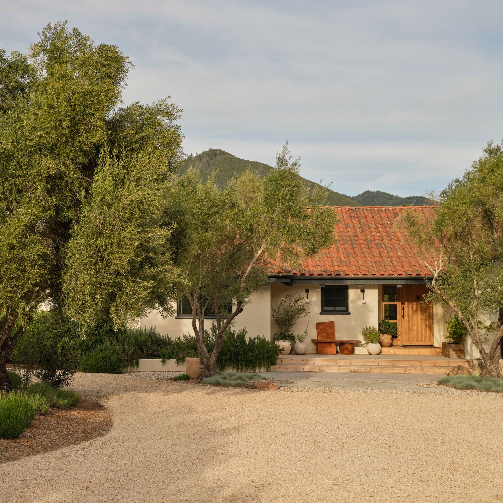 This Wine Country Farmhouse Blends Cotswolds Charm With Sonoma Sensibility