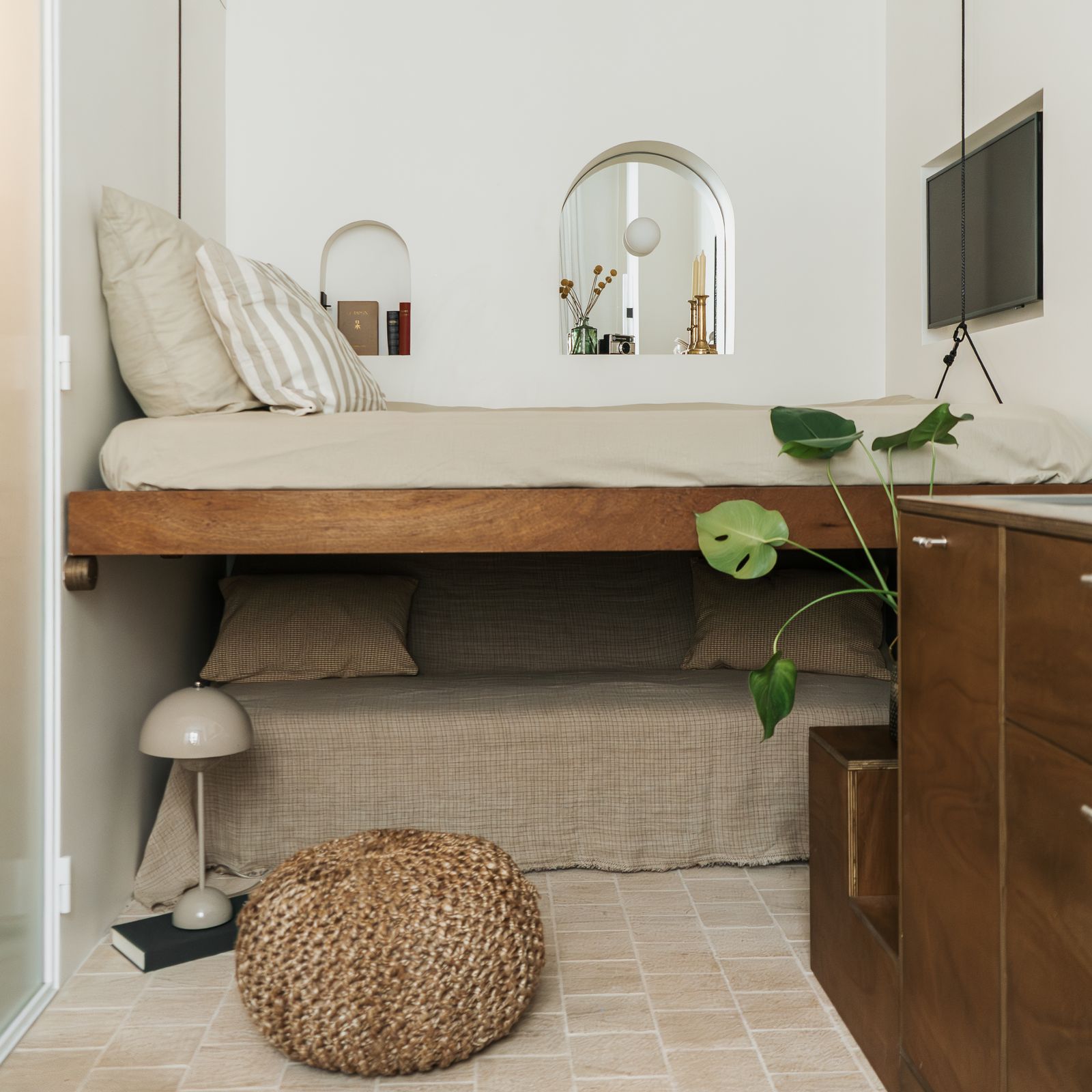 This 130-Square-Foot Hotel-Style Apartment Is an Elegant Surprise