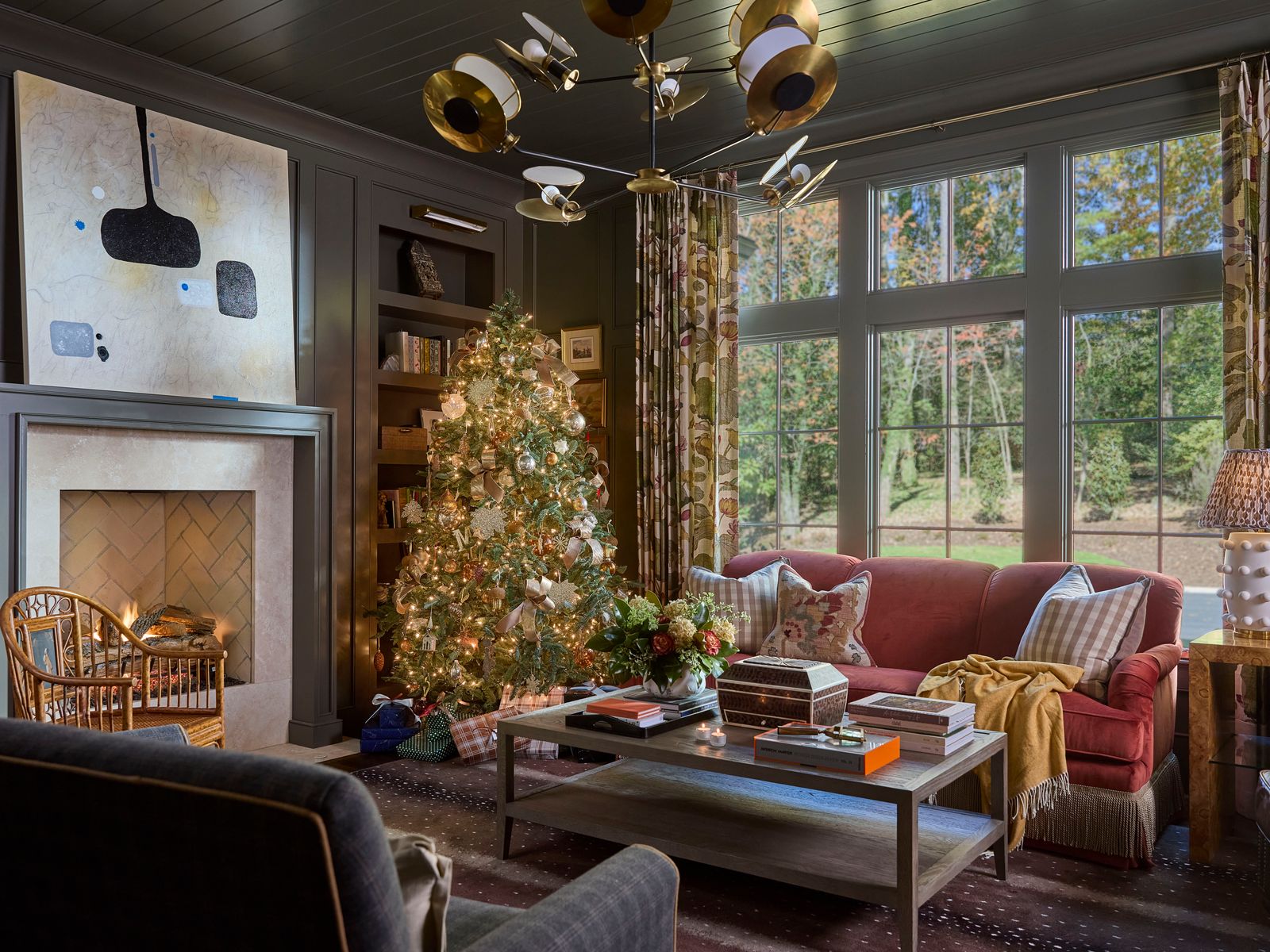 11 Chic Christmas Tree Decorating Ideas, From a Denim-Inspired Palette to Ornament-Free Elegance