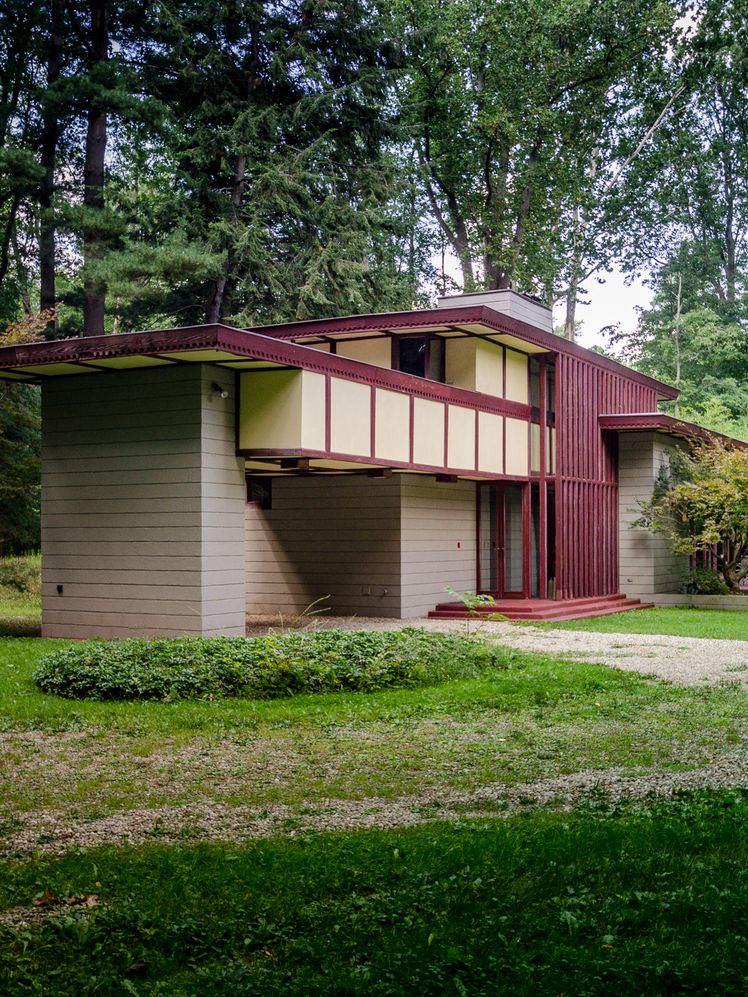 11 Frank Lloyd Wright-Designed Houses You Can Rent for Your Next Vacation
